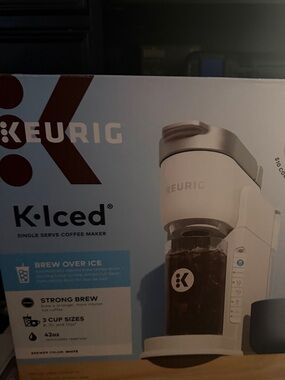 Keurig K-Iced Single Serve Coffee Maker in White and Silver